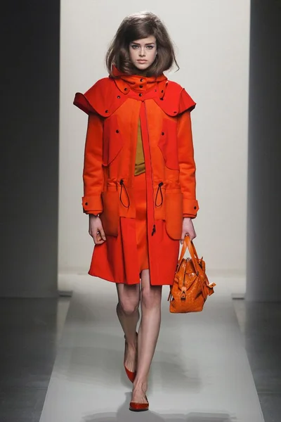 Look 13